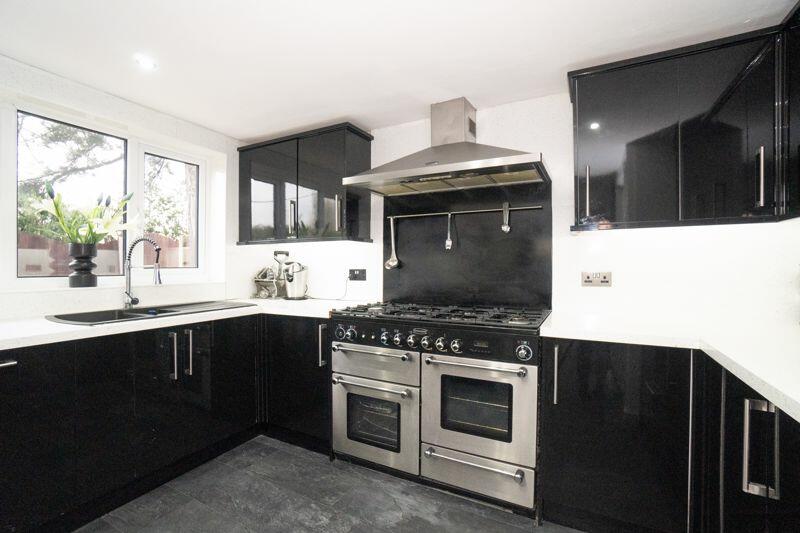 5 bedroom detached house for sale in Pine Crest, Aughton, L39