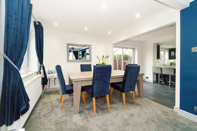 5 bedroom detached house for sale in Pine Crest, Aughton, L39