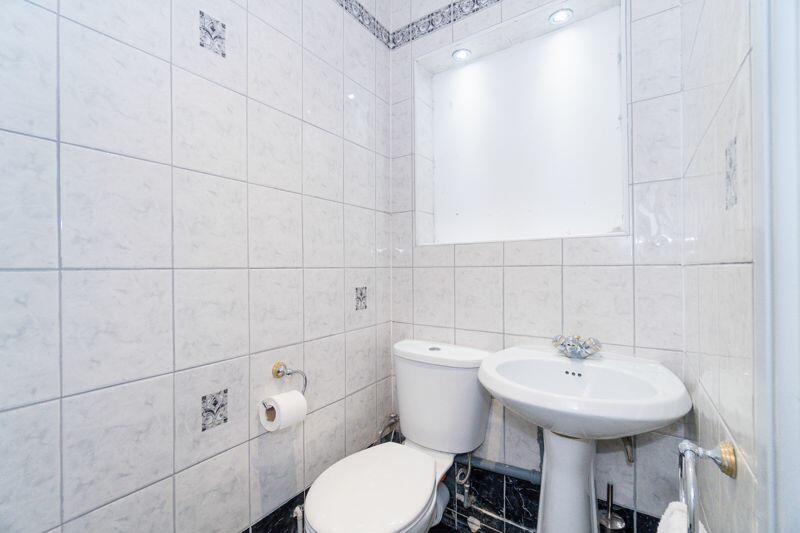 5 bedroom detached house for sale in Pine Crest, Aughton, L39