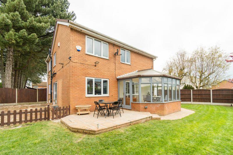 5 bedroom detached house for sale in Pine Crest, Aughton, L39