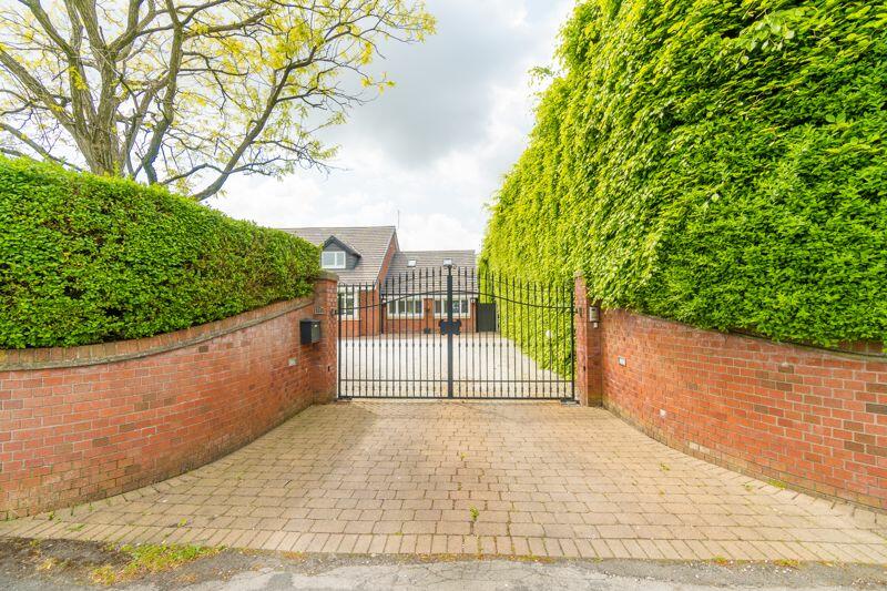 4 bedroom detached house for sale in Prescot Road, Aughton, L39