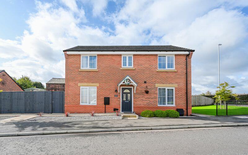 4 bedroom detached house for sale in High Grove Park, Ormskirk, L40