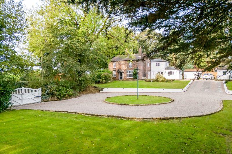 5 bedroom detached house for sale in Mill Lane, Aughton, L39