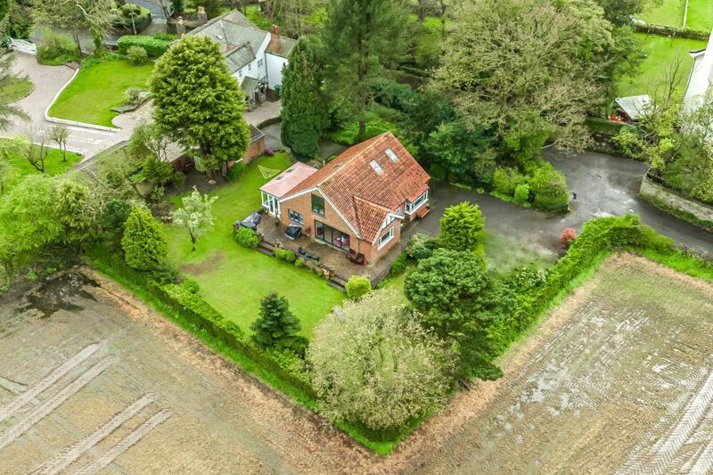 4 bedroom detached house for sale in Mill Lane, Aughton, L39