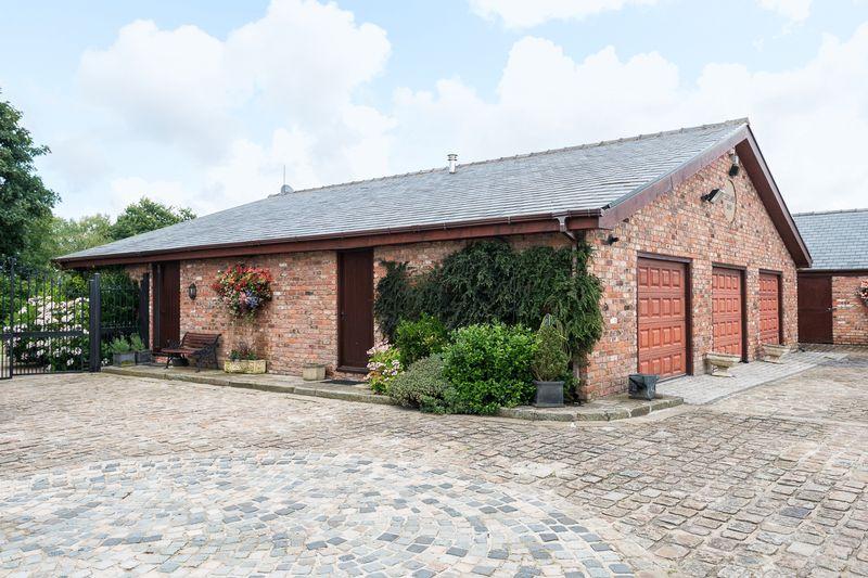 5 bedroom detached house for sale in Fir Tree Lane, Aughton, L39