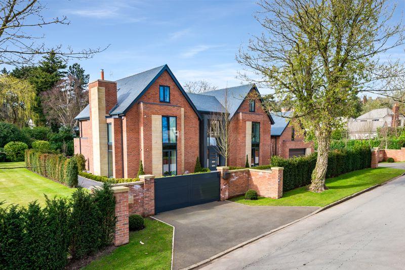 6 bedroom detached house for sale in Granville Park, Aughton, L39