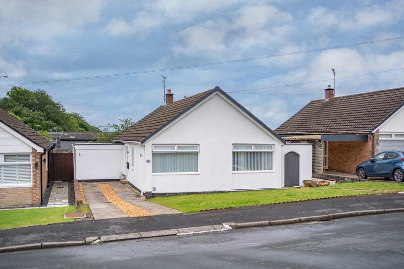 4 bedroom detached bungalow for sale in Narrow Croft Road, Aughton, L39
