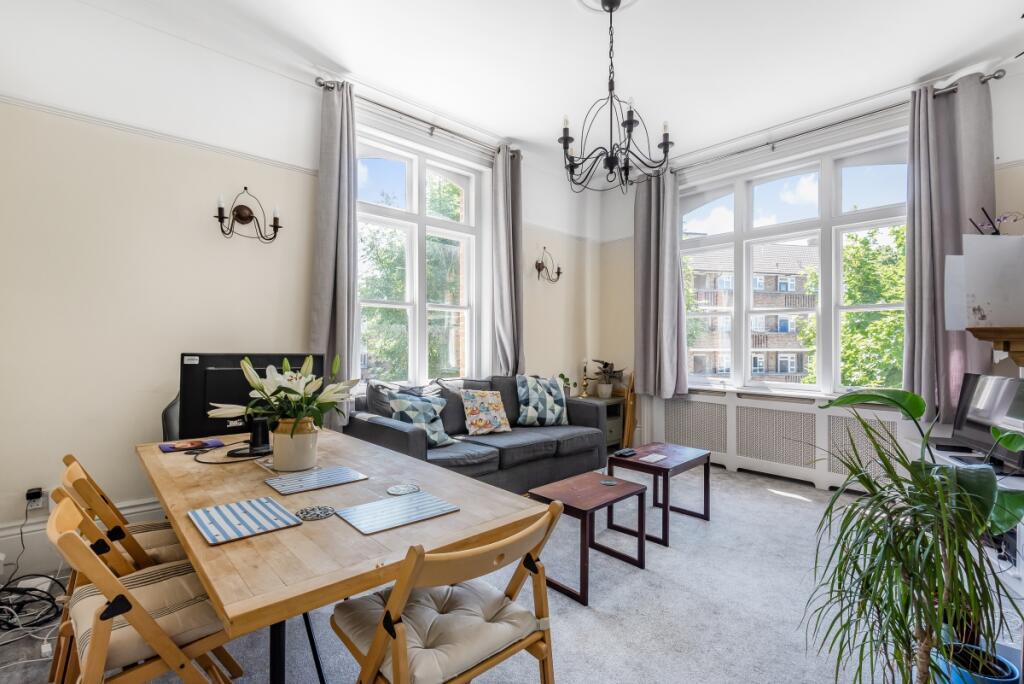 2 bedroom flat for rent in Abbeville Road Clapham SW4