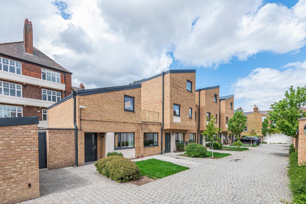 Main image of property: Thorncliffe Road, London, SW2