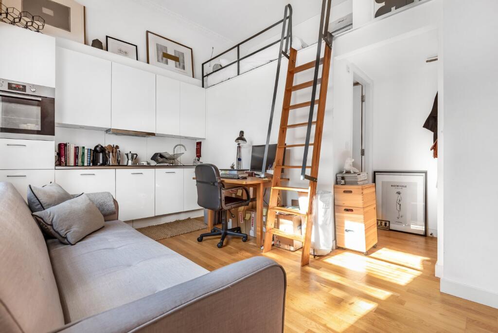 Main image of property: Kings Avenue, London, SW4