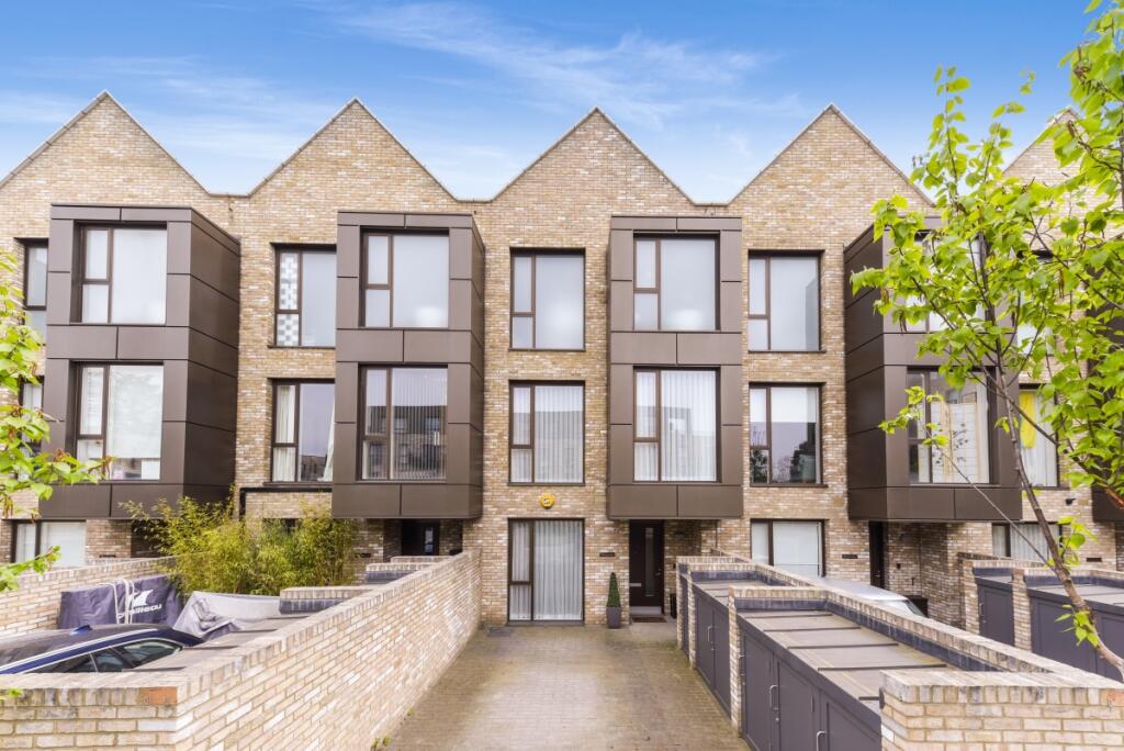 Main image of property: Exeter Place London SE26