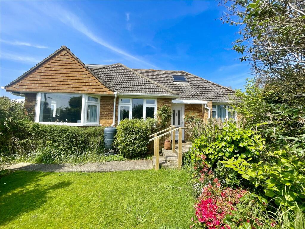 4 bedroom bungalow for sale in Sea Road, Milford on Sea, Lymington