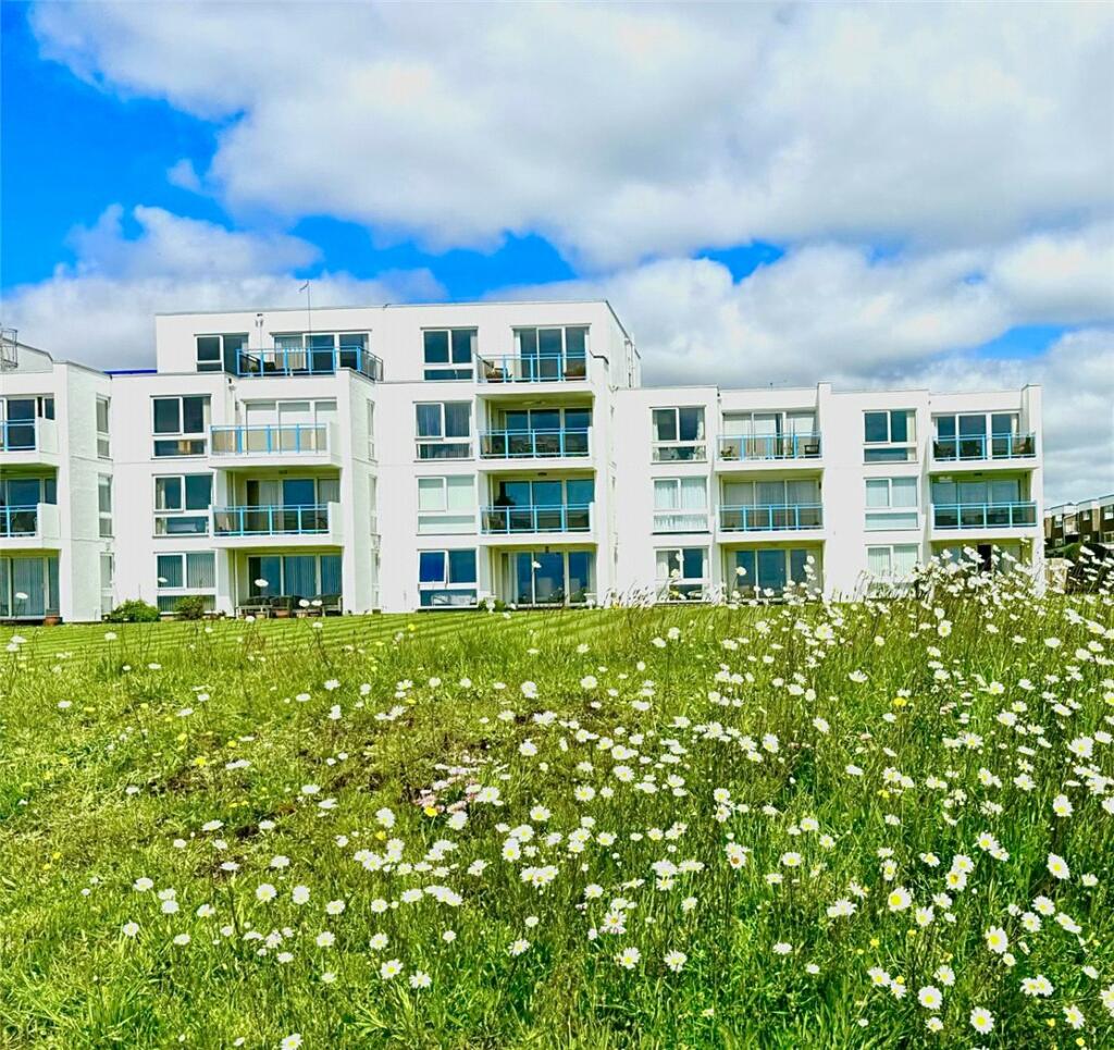 2 bedroom apartment for sale in Park Lane, Milford on Sea, Lymington