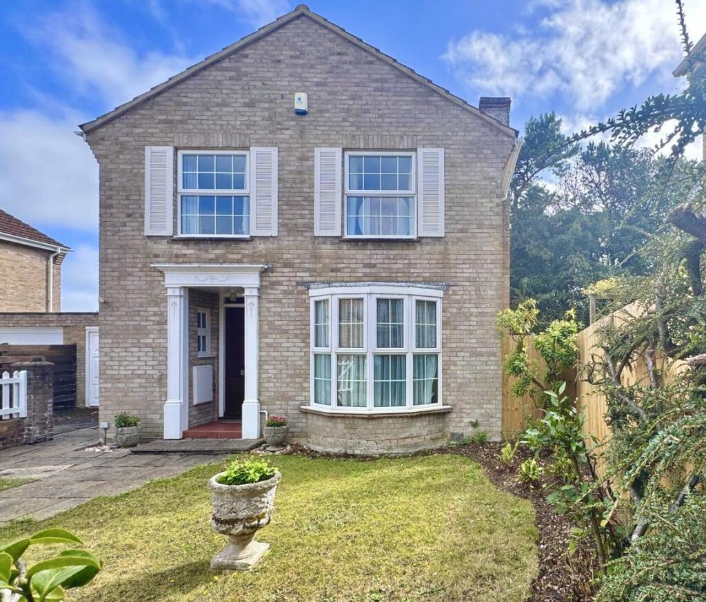 Main image of property: Glebe Fields, Milford on Sea, Lymington, Hampshire, SO41