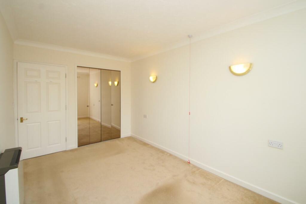 1 bedroom apartment for sale in Haddenhurst Court, Binfield, Bracknell
