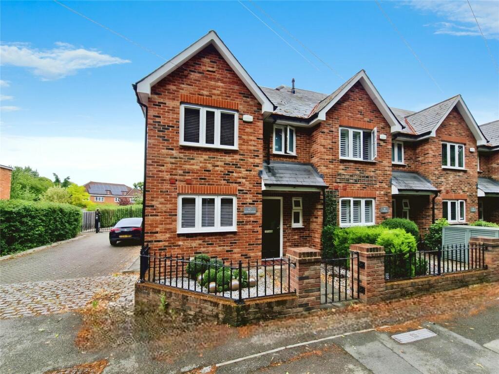 3 bedroom end of terrace house for sale in St. Marks Road, Binfield