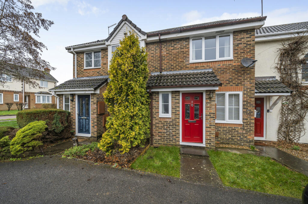 2 bedroom terraced house for sale in Woodhouse Street, Binfield