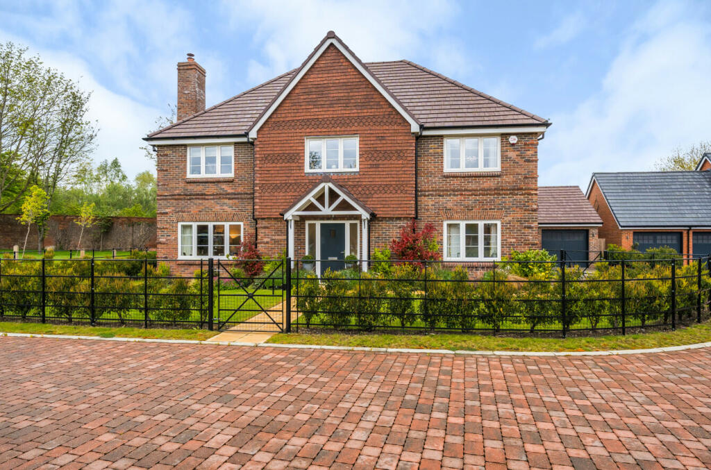 4 bedroom detached house for sale in The Walled Garden, Binfield