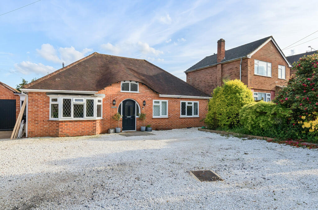 4 Bedroom Bungalow For Sale In Forest Road Binfield Bracknell