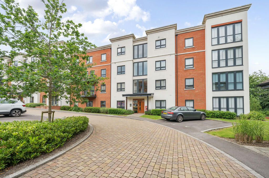 2 bedroom apartment for sale in London Road, Binfield, Bracknell