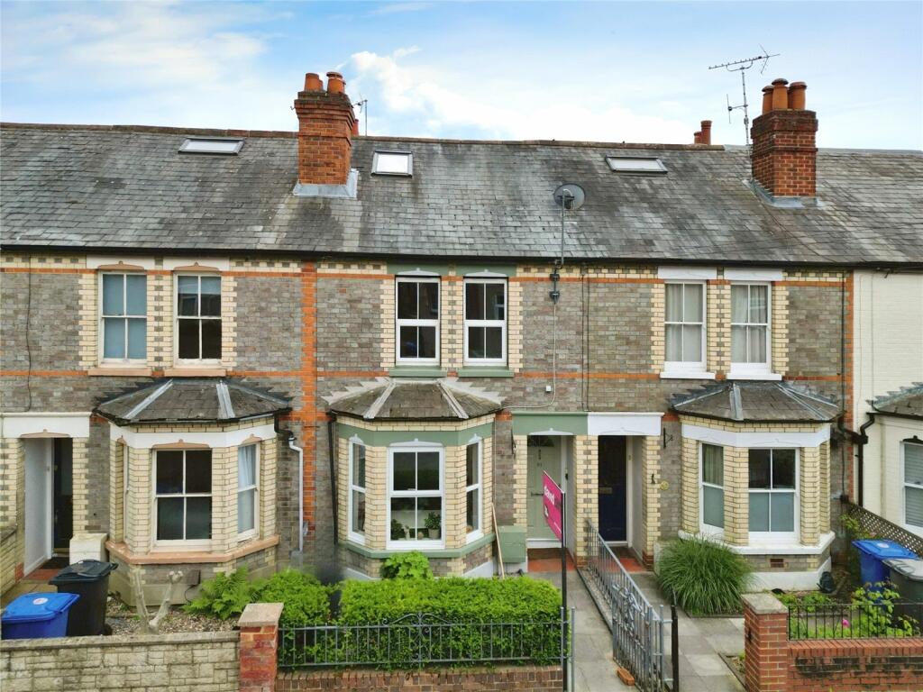 2 bedroom terraced house for sale in Clare Road, Maidenhead, Berkshire, SL6