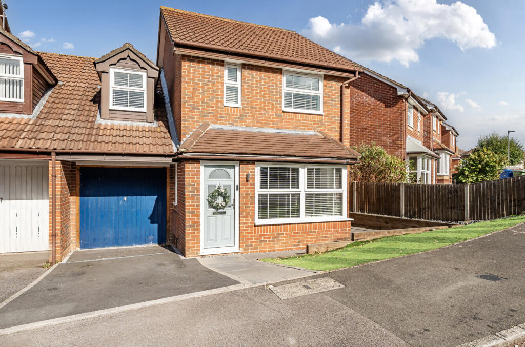 Main image of property: Lammas Mead, Binfield, Bracknell, Berkshire, RG42