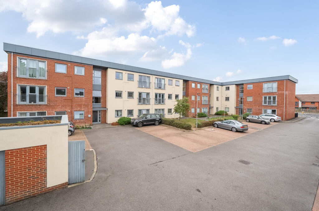 Main image of property: London Road, Binfield, Bracknell, Berkshire, RG42