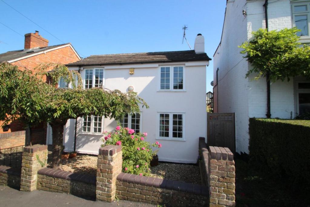 4 bedroom detached house for sale in Rose Hill, Binfield, Berkshire, RG42