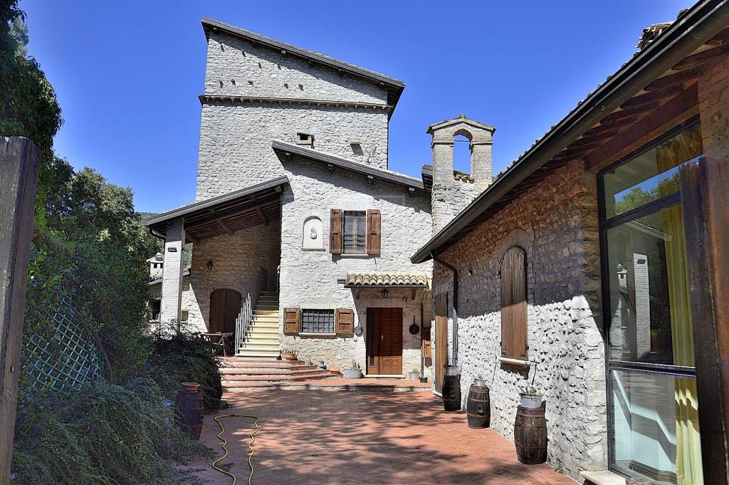 4 bedroom country house for sale in Umbria, Perugia, Spoleto, Italy