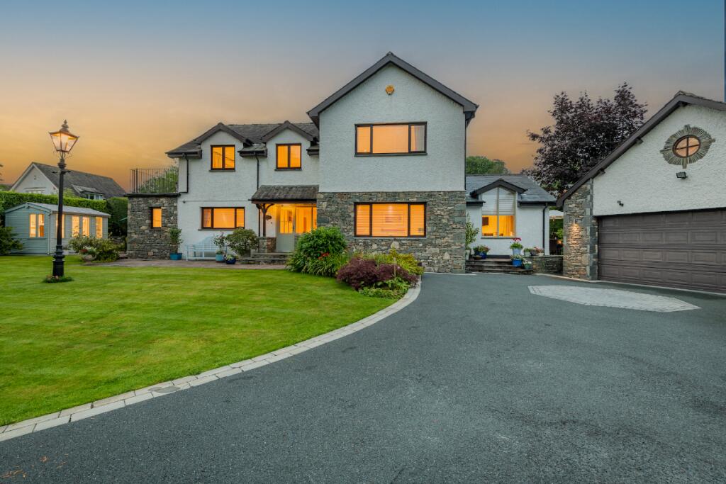 4 bedroom detached house for sale in Grassings, Middle Entrance Drive