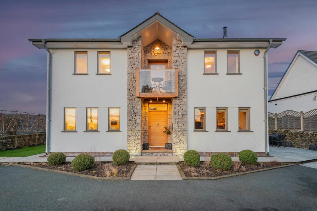 3 bedroom detached house for sale in Wingrove, Oxenholme Lane, Kendal