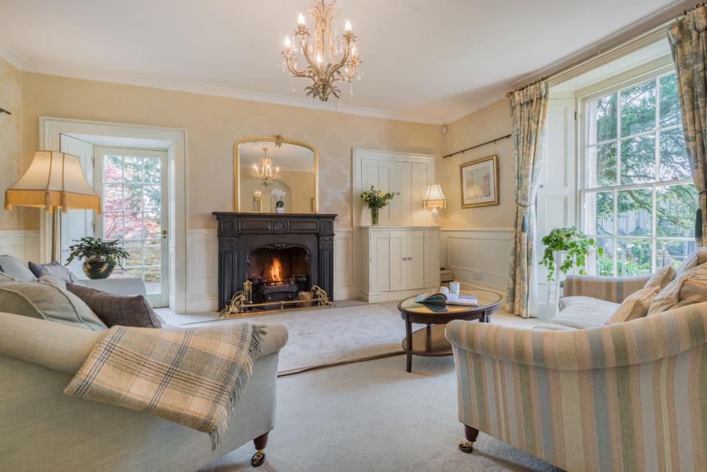 5 bedroom detached house for sale in Trinity House, Burton Road, Holme