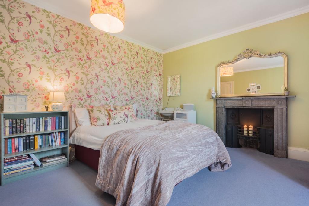 5 bedroom detached house for sale in Trinity House, Burton Road, Holme