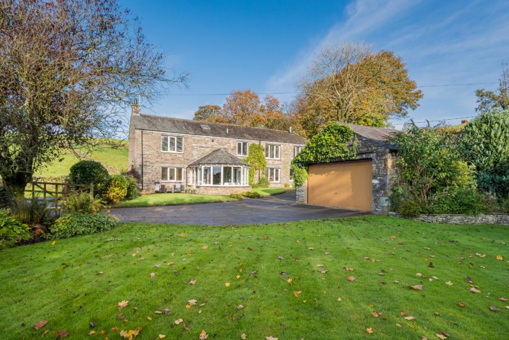 5 bedroom detached house for sale in Millholme Barn, New Hutton, Kendal