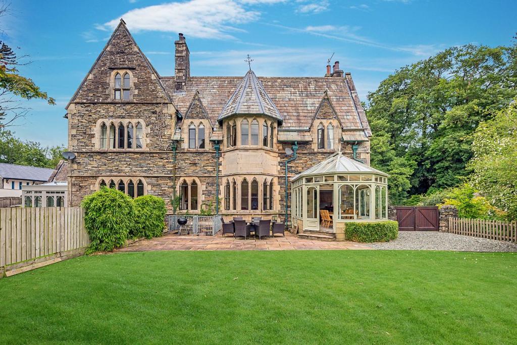 4 bedroom semidetached house for sale in Grange House, Ambleside Road