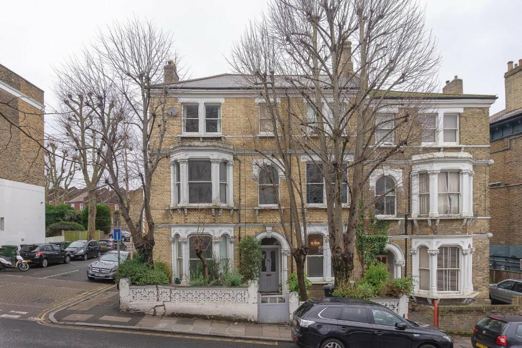 2 bedroom apartment for sale in Gipsy Hill, London, SE19