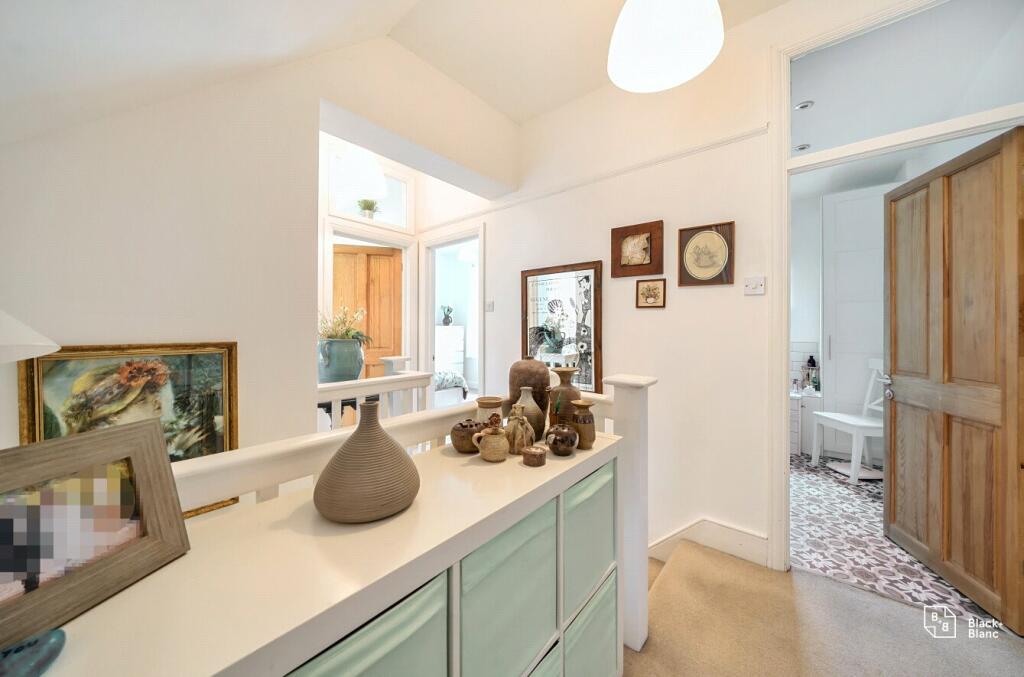 Additional property image - Hawes Lane, West Wickham, BR4