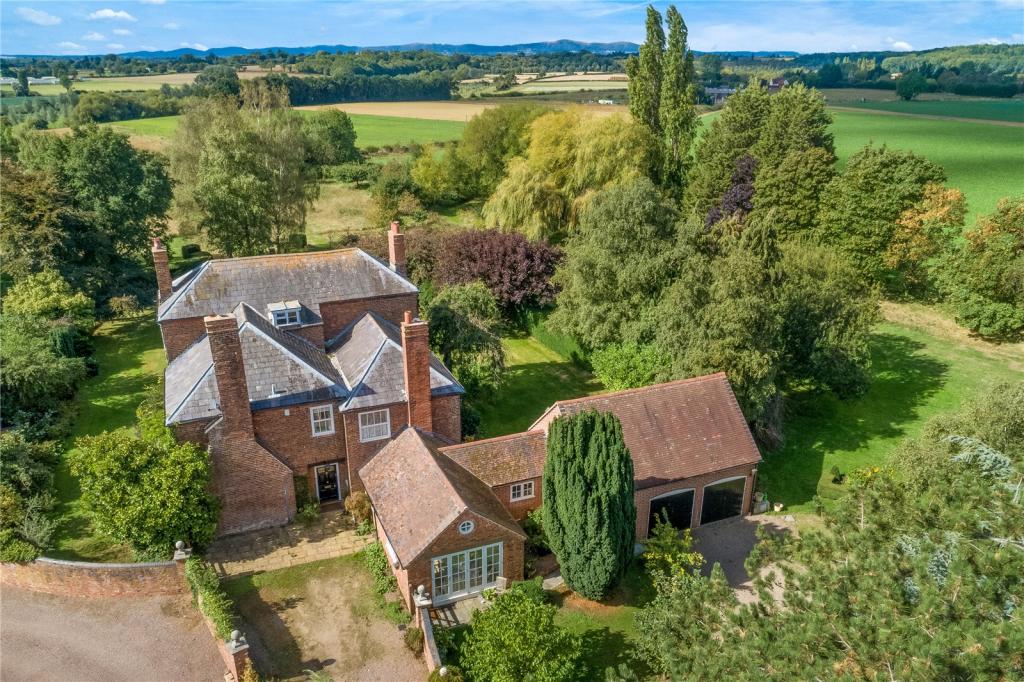 5 bedroom detached house for sale in Pensham Fields, Pensham, Pershore