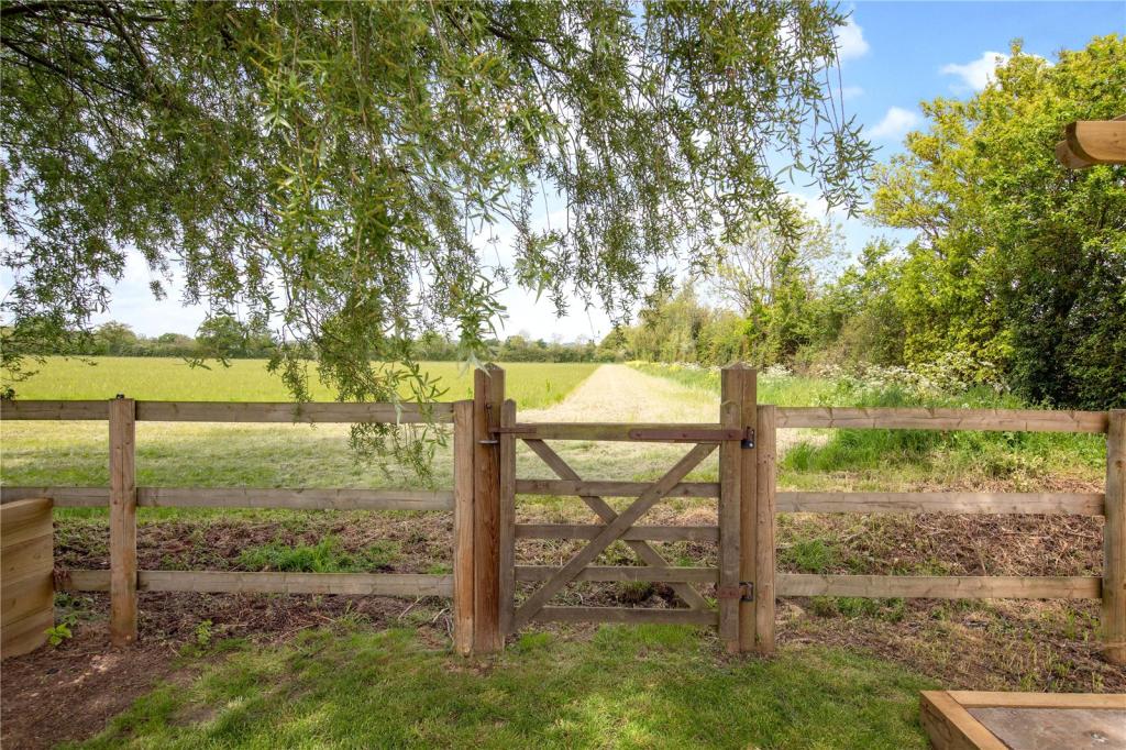 4 bedroom detached house for sale in BartonontheHeath, Moretonin