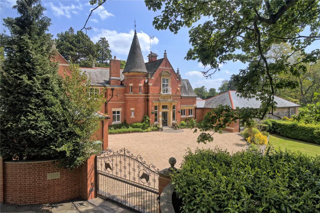 Equestrian facility for sale in Impney, Droitwich, Worcestershire, WR9