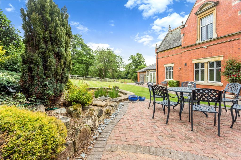 Equestrian facility for sale in Impney, Droitwich, Worcestershire, WR9