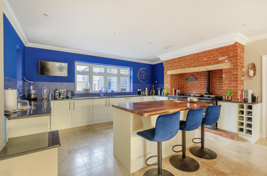 5 bedroom detached house for sale in Backside Common, Wood Street