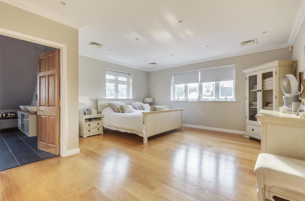5 bedroom detached house for sale in Backside Common, Wood Street