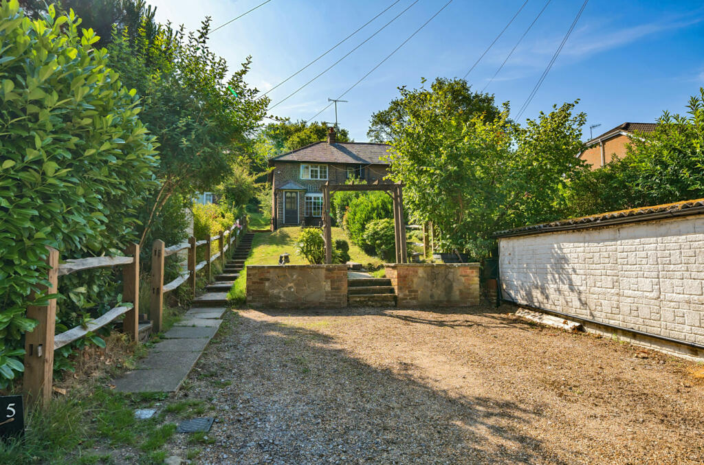 2 bedroom end of terrace house for sale in Blackheath Lane, Blackheath