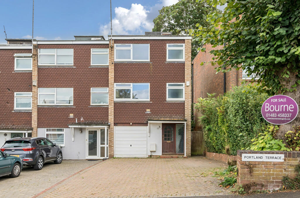 4 bedroom end of terrace house for sale in Harvey Road, Guildford