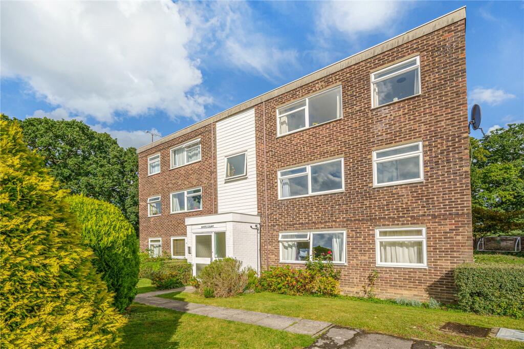 2 bedroom penthouse for sale in Thornton Close, Guildford, Surrey, GU2