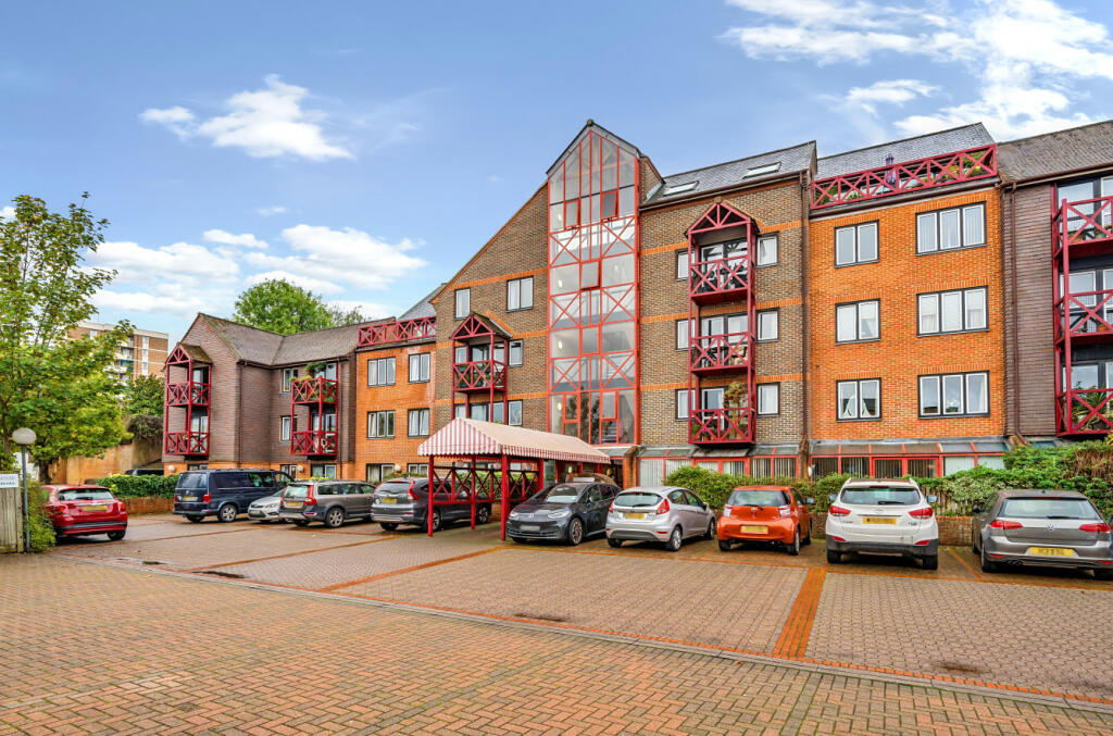 1 bedroom apartment for sale in The Mount, Guildford, Surrey, GU2