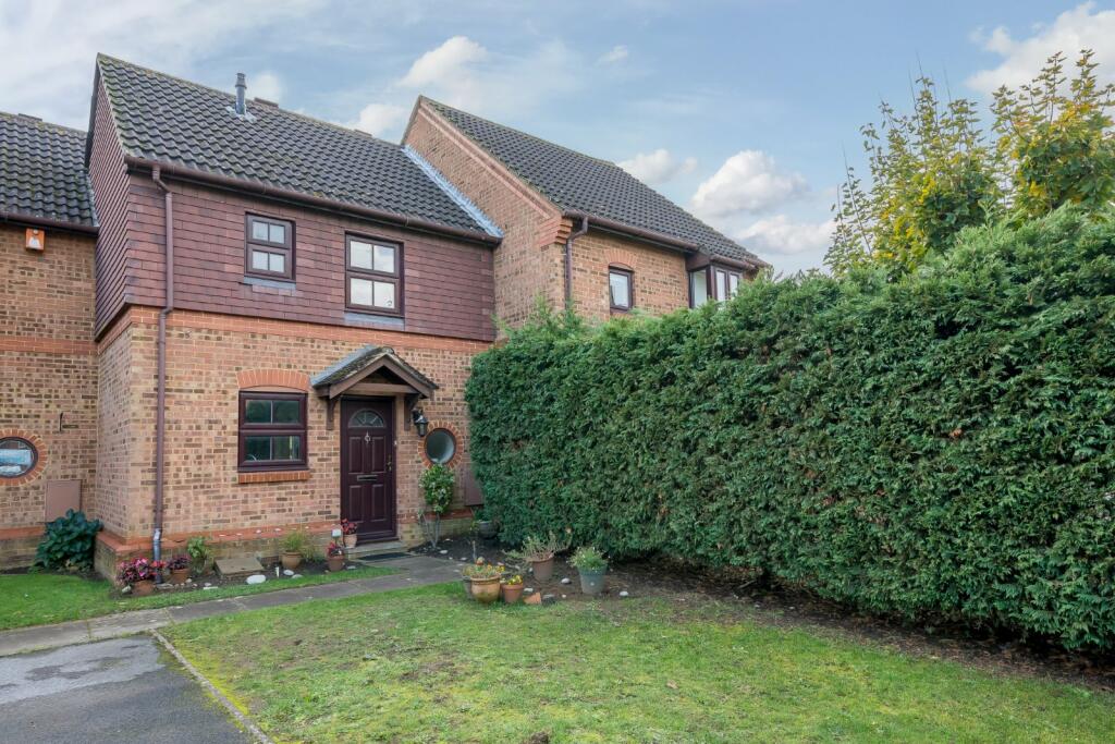 2 bedroom terraced house for sale in Guernsey Close, Guildford, Surrey, GU4