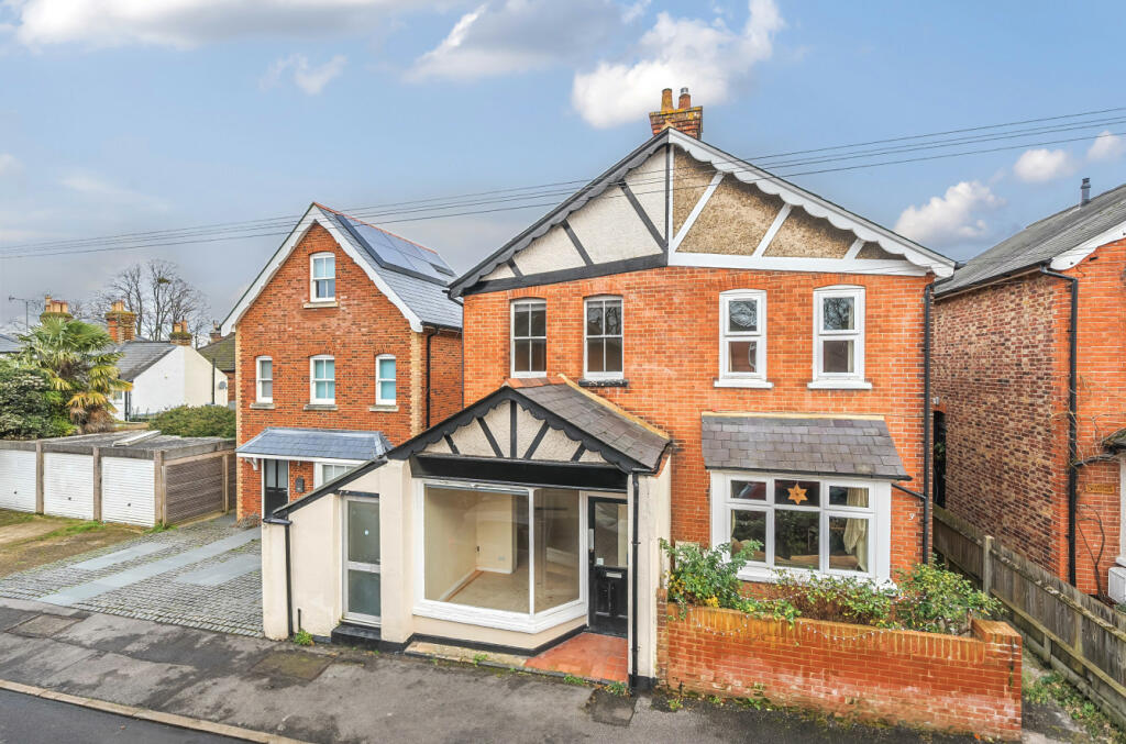 2 bedroom semi-detached house for sale in Down Road, Guildford, Surrey, GU1
