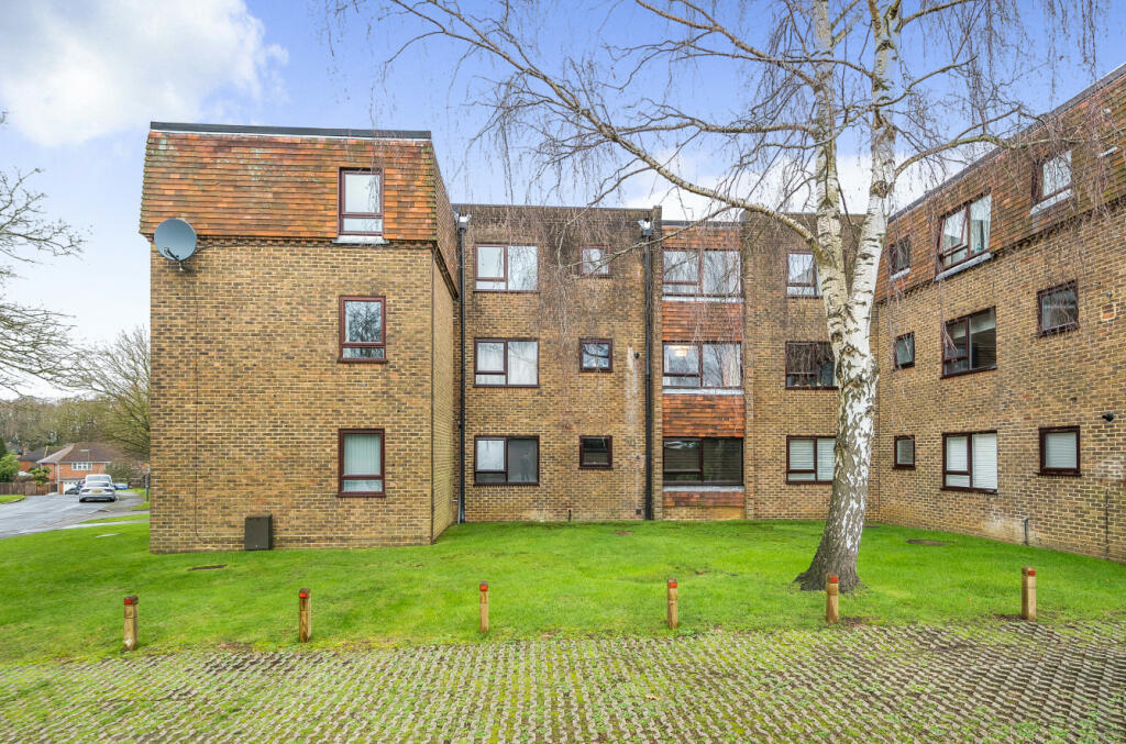 1 bedroom penthouse for sale in Mulberry Court, Guildford, Surrey, GU4